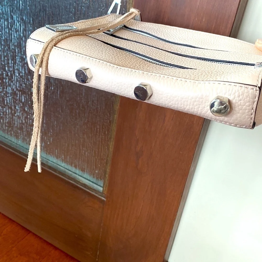 Rebecca Minkoff crossbody bag in a pale pink. Great summer bag! Zipper detail!
